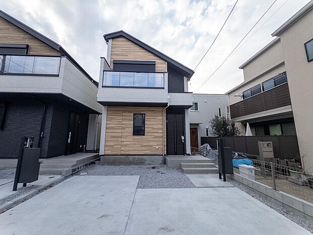 澄んだ青い空のたもと、豊かな緑が織りなす時間、表情豊かに四季折々の景観を楽しませてくれる。この場所から新しい家族の時間を紡いでくれることでしょう