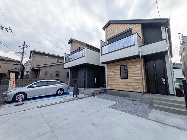 隣地と距離を置き優美に佇む一邸。都心通勤圏内にありながら、見上げた先には秋の青空がどこまでも広がっている「地名」の風景です。喧騒をはなれ、ご家族の新しい幸せを見つけてみませんか。