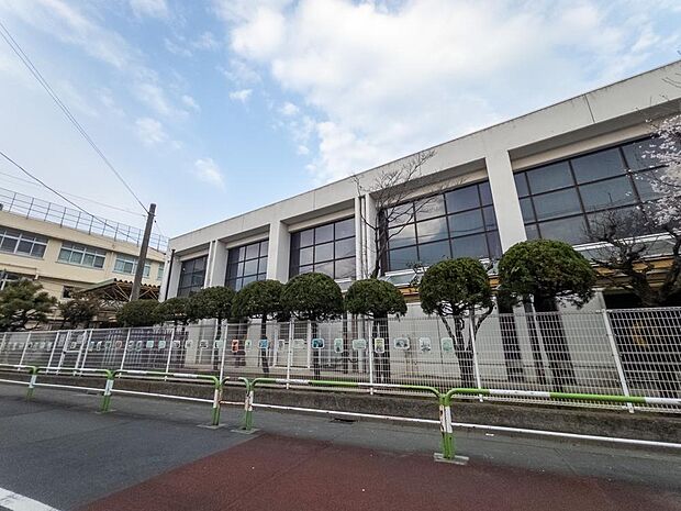 世田谷区上祖師谷中学校まで約1360m