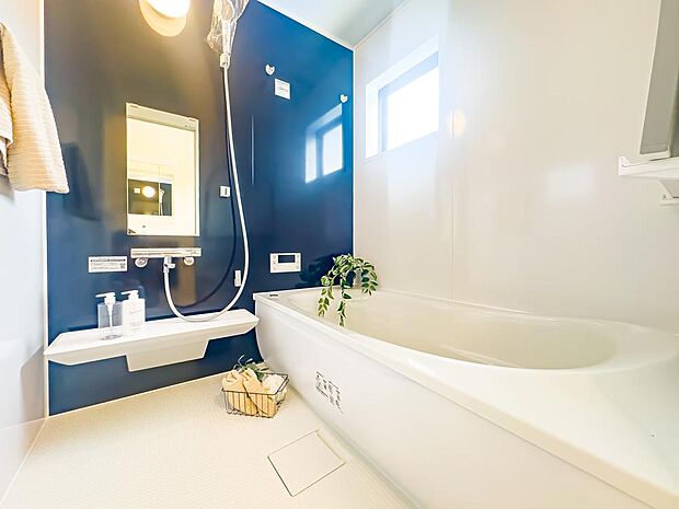 バスルームは、1日の疲れを取り、心身を癒すことができる場所。住まいの中のリラクゼーション空間です。浴室乾燥機も完備されております。2026/3/27撮影