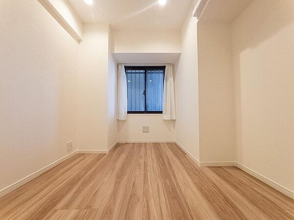 採光を確保した明るい洋室です。快適な居住空間を実現しております。