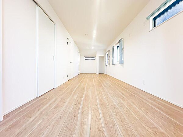 引き渡し時に間仕切りを設置いたします。3部屋に分けられ、それぞれ約4.14帖、約4.5帖、約4.14帖の1室に。2026/4/2撮影