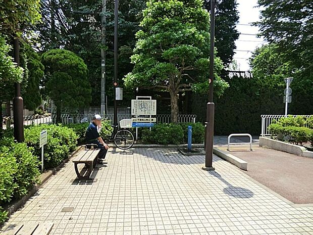 千歳烏山南公園まで約528m