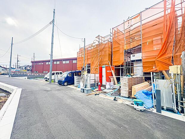 前面道路は南側約5mの広さ。日当たりが良好です。2026/4/6撮影