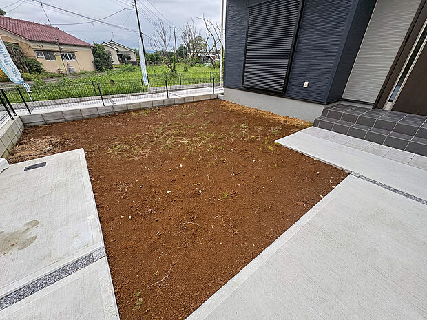 広いお庭は、家庭菜園やお子様とプールなど様々な用途でご使用いただけます。