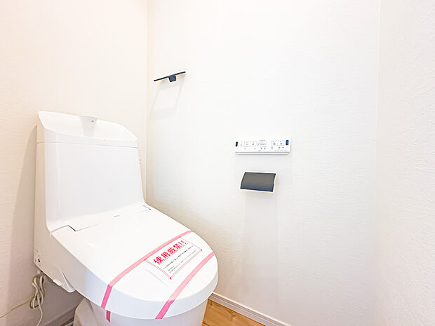 温水洗浄便座完備のトイレスペース。ついつい考え事をしてしまうほど落ち着く空間です。2026/3/29撮影