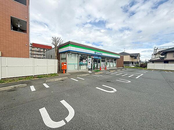 ファミリーマート青梅河辺町六丁目店まで約109m