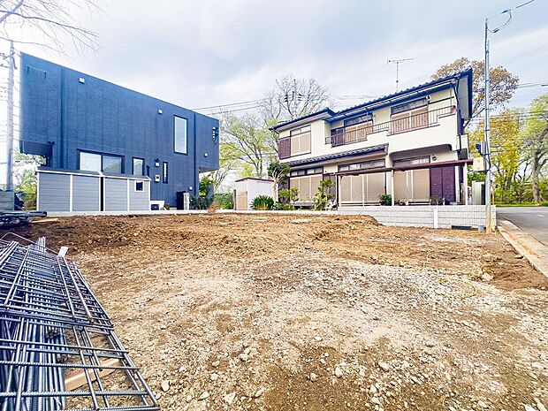 周辺には公園が点在し、自然豊かな穏やかな住環境です。子育て世帯のお客様にもオススメでございます。現地(2026年4月)撮影