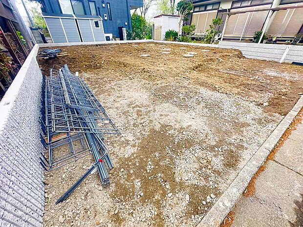 パントリーや多数の収納スペースにより、使い勝手の良い工夫が施された邸宅です。現地(2026年4月)撮影