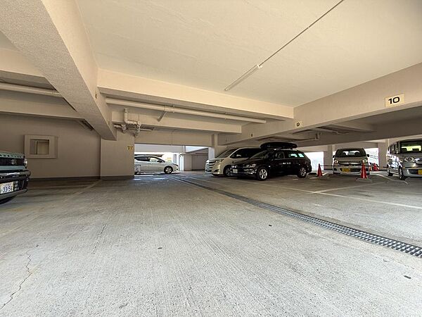 駐車場スペース。月額14000円でご利用いただけます。ご利用の際は空き状況を確認いたします。2026年4月撮影