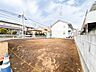 外観：公園や教育施設が点在する、子育て世帯に嬉しい穏やかな街並み。前面道路がすっきりとしたこの更地に、家族の笑顔を守る3LDKが建ちます。対面キッチンからお子様を見守れる、安心とゆとりに満ちた住環境です。