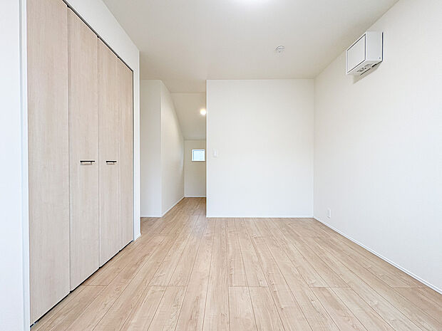 6.2帖の洋室は、ワークスペースや収納が設けられており、趣味部屋などにもご使用いただけます。