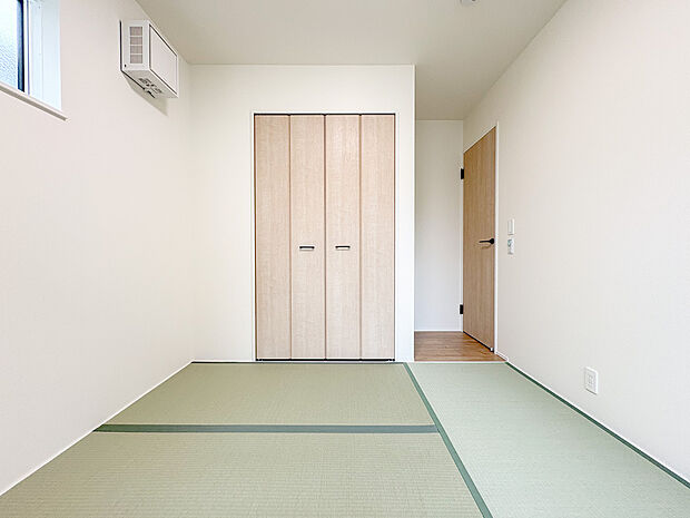 5帖のの和室は、お客様の客間や、お子様の遊び場など様々な用途でご使用いただけます。