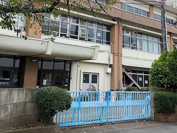 稲城市立稲城第三小学校まで約1176m