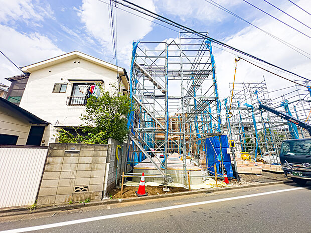 人気の南東角地に位置します。2026年6月完成予定です。詳細はお気軽にお問い合わせください。2026/4/25撮影