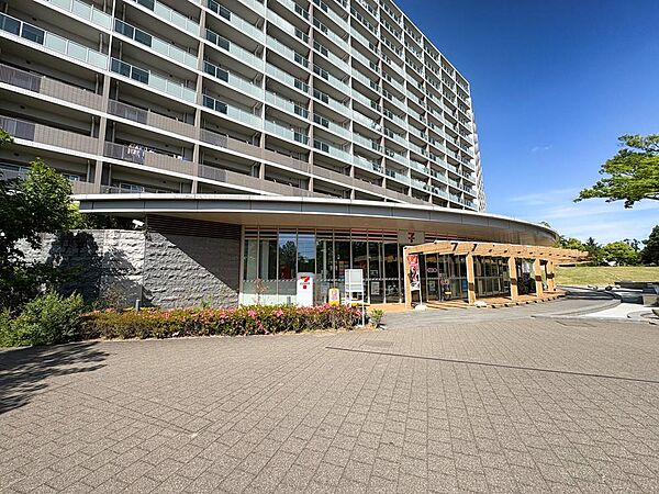 セブンイレブンブリリア多摩ニュータウン店まで約14m