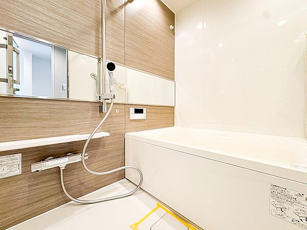 ユニットバスを新しく入れ替えしております。古さがどうしても目立ち、費用が掛かる水周りのリフォームを施している点は魅力の一つですね。
