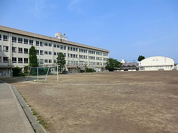 稲城市立稲城第一中学校まで約880m