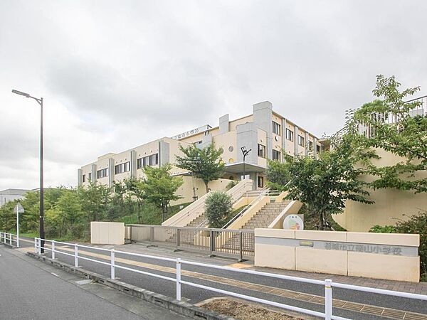 稲城市立南山小学校まで約1232m