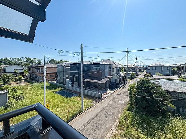 ここから見渡すと澄み渡る青い空に、心地よい風と暖かい日差しが駆け巡ります。