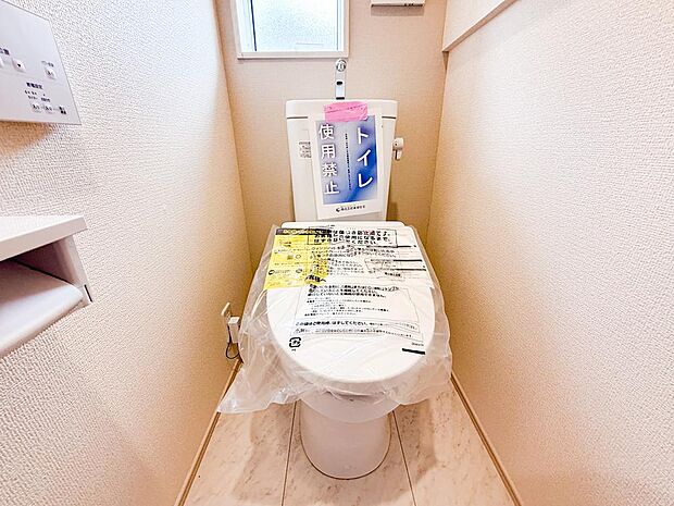 ほっと一息つける、落ち着いたプライベート空間。スッキリとしたデザインで、圧迫感のないゆとりのトイレ。