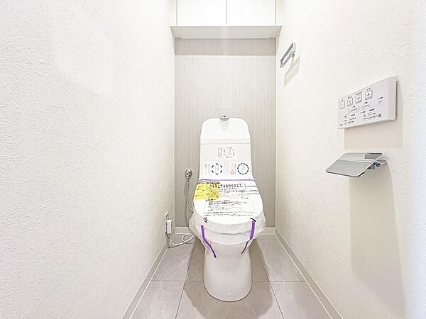 温水洗浄便座完備のトイレスペース。ついつい考え事をしてしまうほど落ち着く空間です。2026/6/18撮影