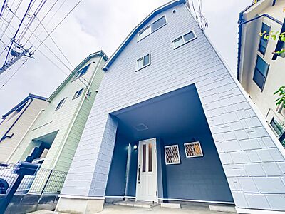 外観:爽やかな印象の外観部分。シンプルイズベストの飽きのこないデザインです。 外壁・屋根も塗装済みで、安心して新生活をスタートできます。2026/6/18撮影 外観:爽やかな印象の外観部分。シンプルイズベストの飽きのこないデザインです。 外壁・屋根も塗装済みで、安心して新生活をスタートできます。2026/6/18撮影