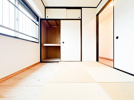 趣ある和室。畳の香りが心を落ち着かせてくれる空間です。※リフォーム中のお写真になります。