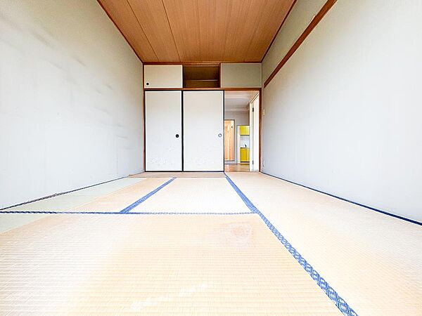 ※リフォーム前の写真になります。採光も確保されたスタイリッシュな和室空間。リフォーム前の今だからこそ、プロの施工で新築のようにピカピカに蘇る、完成後の素晴らしい姿が待ち遠しい一部屋です。
