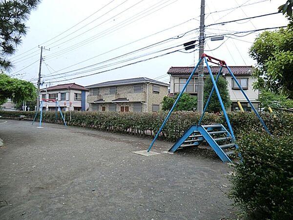 恐竜児童遊園まで約493m