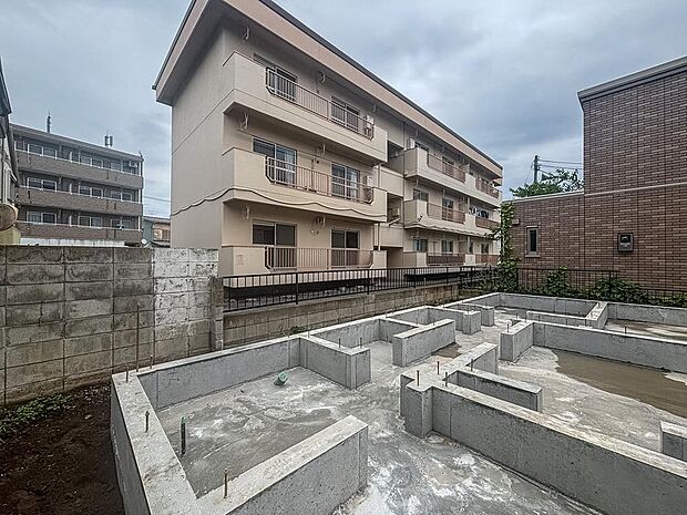 どんな暮らしが始まるのか、想像しながら待つ楽しみ。外観はまだ未完成ですが、その分、期待も高まります。