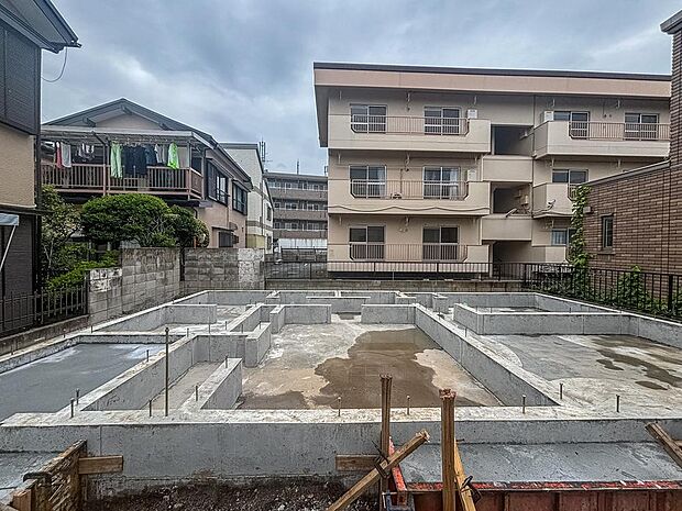現在建築中の為、現地と併せて同仕様の完成物件もご案内可能です。完成後のイメージを体感いただけます。送迎も承ります。