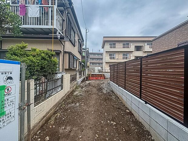 カースペースに1台駐車可能でございます。当日ご内見可能となっておりますので、お気軽にお問い合わせください。