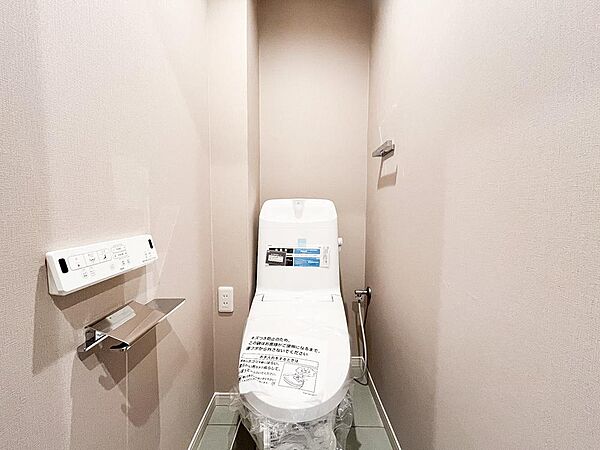 清潔感が大事なトイレスペース。ついつい考え事をしてしまうほど落ち着く空間です。