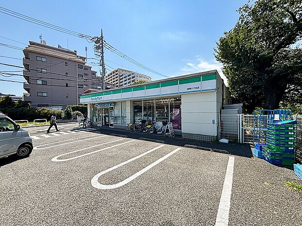 ファミリーマート 国領八丁目店まで550m
