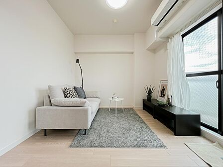 シンプルな内装はどんな家具ともぴったり。お好みのテイストに仕上げていくのも楽しみの一つです。