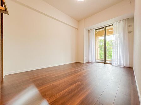 家族とのコミュニケーションを促進する拘り設計。快適な居住空間を演出し、都市型生活をより潤いある時間へ代えてくれます。