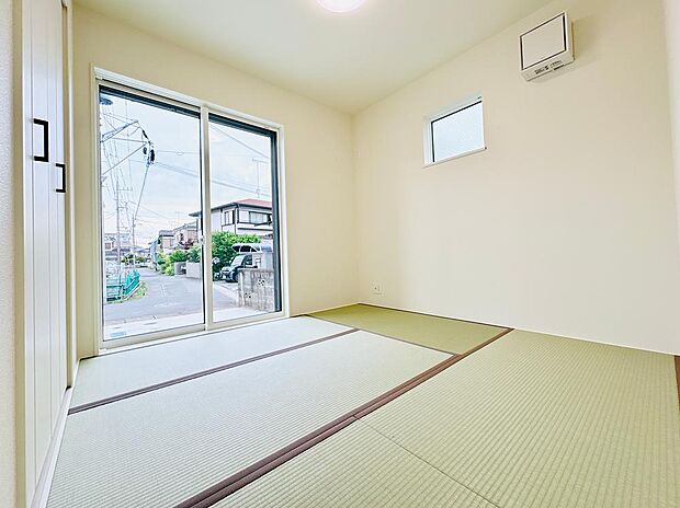 1階には多目的に使える和室(5帖)をご用意!い草の香りに癒やされ、客間やお子様のお昼寝スペースに最適。