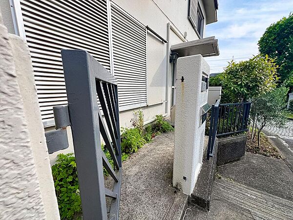 現地（2025年6月）撮影。現在リフォーム中の物件です。新しいデザインや設備で、住む人が心地よく過ごせるよう仕上げています。完成後の素敵な住空間をお楽しみに。