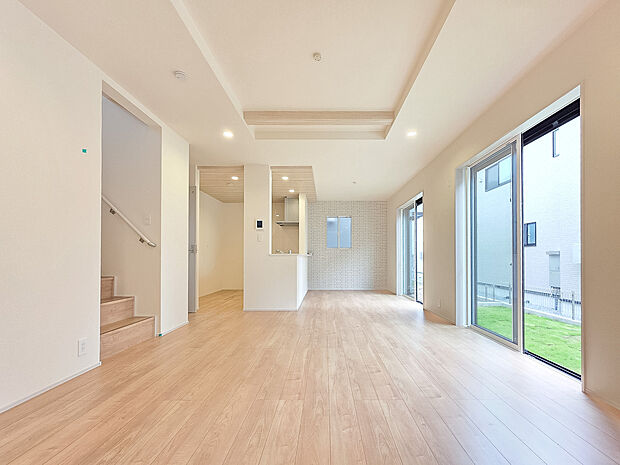 広々としたLDKでは、ごろごろしながらくつろいでしっかり体を休めることが出来ます。大切な家族が集まる場所だからこそこだわりたい空間です。