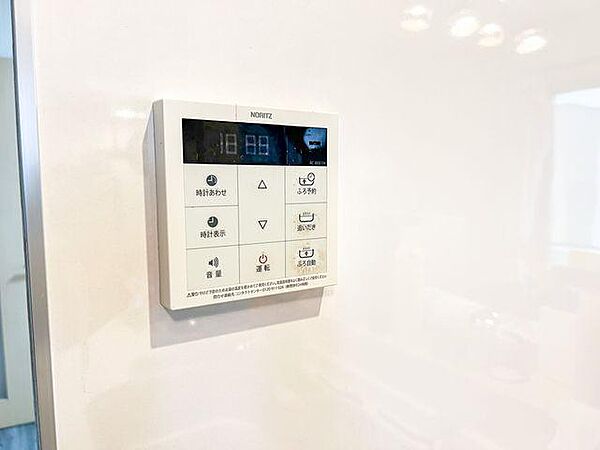 ノーリツ製の給湯器リモコンで、お風呂の準備もスムーズ。自動湯はりや追い焚き機能で、家族みんながいつでも快適なバスタイムを楽しめます。