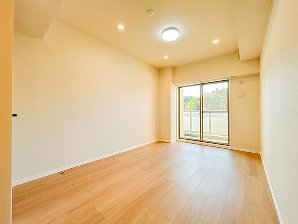 心と体をゆったりと安らげる主寝室。一日の疲れを癒すだけでなく、落ち着ける空間です。