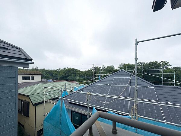 周囲の緑豊かな住環境で、家族の未来を育む新しい暮らしが始まります。