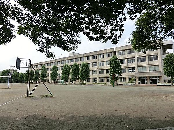 多摩市立聖ヶ丘小学校まで約546m