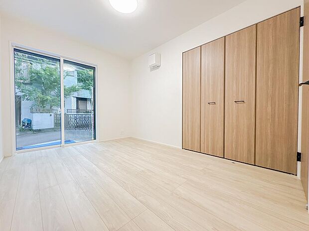 住まう方でカスタマイズしていただけるシンプルなデザインの内装。ご自身で素敵な空間を創り上げられます。