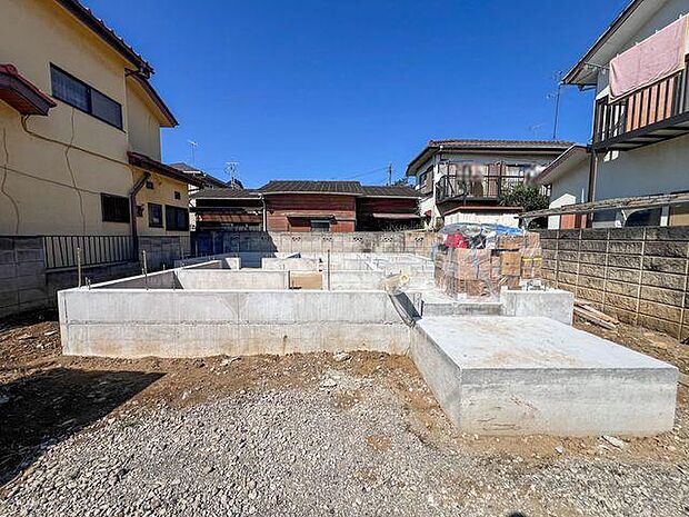「陽当り良好な開放的ロケーション」青空が心地よく広がる第一種低層住居専用地域。陽光溢れる住環境。