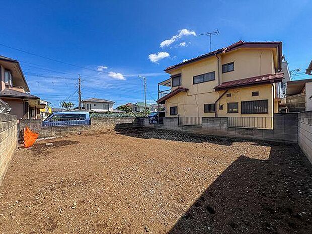 「陽当り良好な開放的ロケーション」青空が心地よく広がる第一種低層住居専用地域。陽光溢れる住環境。