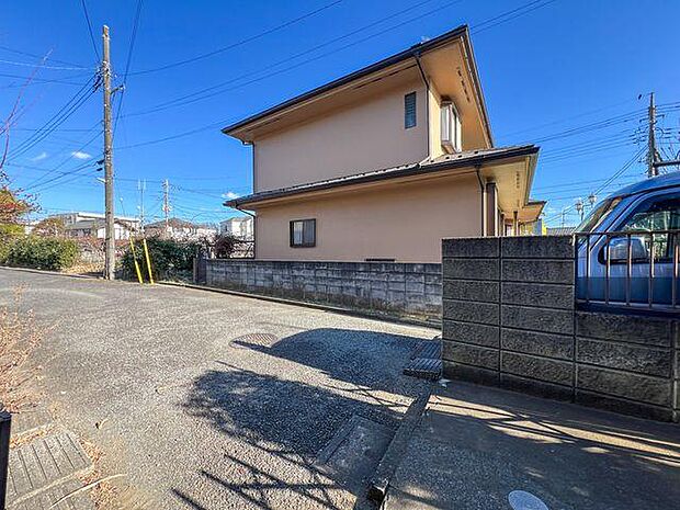 「前面道路5m」通り抜けがなくお子様にも安心の住環境。車の出し入れもラクラクです。