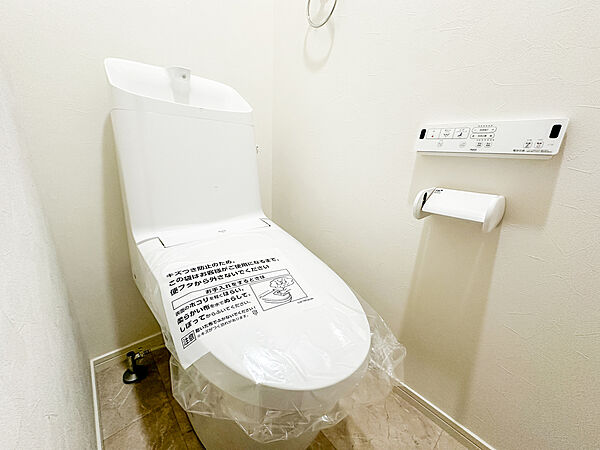 各階にあるトイレも両方新しくなっております。もちろんウォッシュレット付きです。