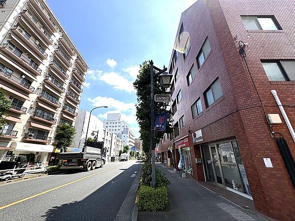 最寄り駅まで徒歩10分以内の使いやすい立地。無理なく歩いて駅にアクセスできる距離感は、毎日の通勤・通学を快適にし、日常生活の利便性を高めます。